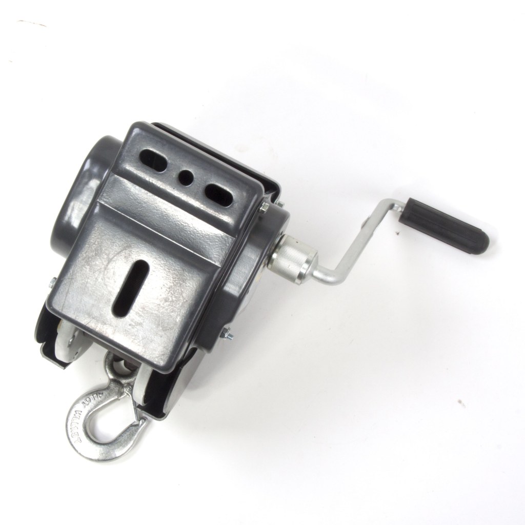 Winch 4100kg strap 10m