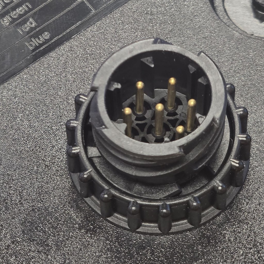 Feu arrière universel à LED 12-36V, 7-fonctions, gauche