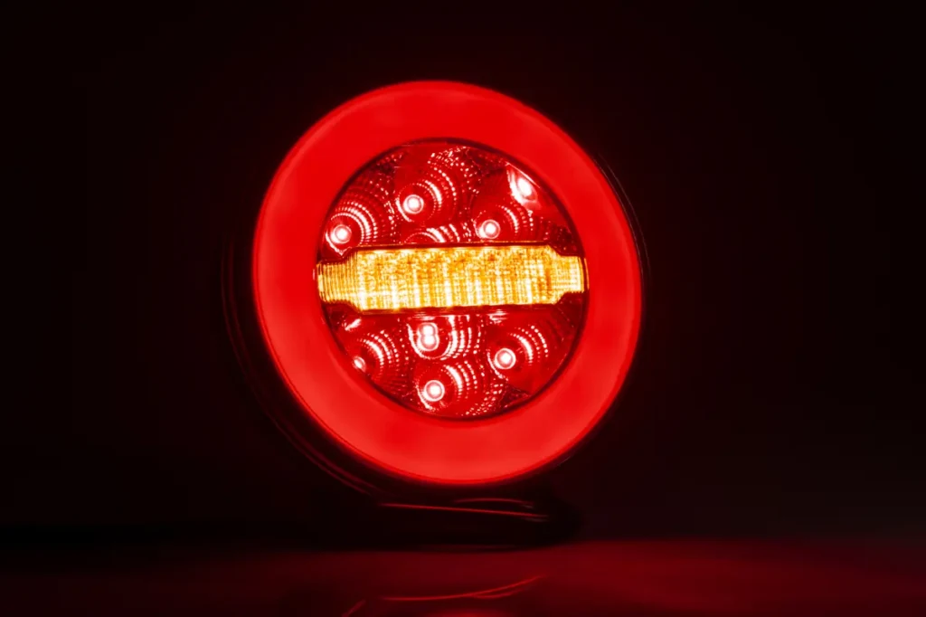 Feu arrière universel à LED 12/24V, rond, 3-fonctions
