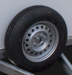 roue de secours 155 80 R13 avec support