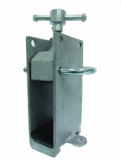 Universal closed frame bracket